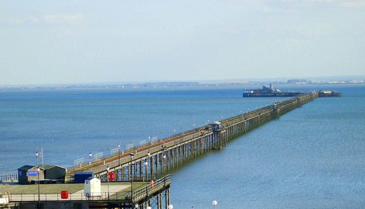 Seafront Suites - Close To Beach, Train Station & Southend Airport Southend-on-Sea Exterior photo